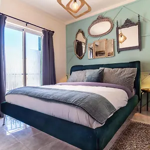 Arty Vintage Townhouse With Rooftop Shower & Sun Loungers Ferienhaus Olhão